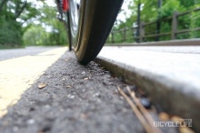 [여우의 사이클링팁] 도로 포장상태를 잘 확인하자