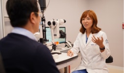 일상생활 속 불편 초래하는 노안ㆍㆍ스마트폰이 주 원인으로 꼽혀