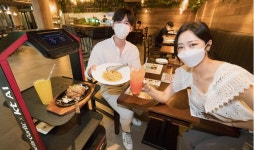 KT, 메드포갈릭서 AI 서빙로봇 선보인다