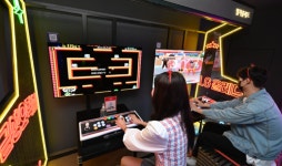 LG 금성오락실 MZ세대에 인기…하루 700명 몰려