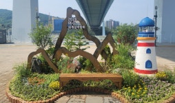 2026여수세계섬박람회 붐 조성, 이순신광장에 꽃탑