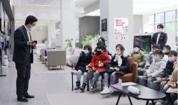 “젖은 손으로 만지면 안 돼요”…LG전자, 어린이 가전제품 안전교육 실시