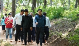 오감만족, 쉼·치유 웰니스…목포 초당산 맨발길 문 열어