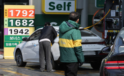 휘발윳값 2주 연속 하락…서울도 리터당 1700원대 회복