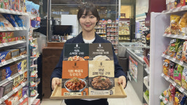 [위클리비즈] 경동시장 ‘흑돼지 두루치기’…GS25에서 즐긴다
