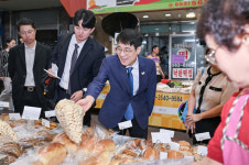 김정기 대구시장 권한대행, 추석맞이 원고개시장 전통시장 장보기 행사 참여