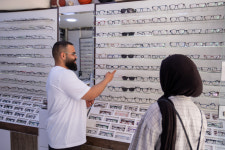 한국은 1시간만에…외국인 관광객 몰리는 K 안경 투어