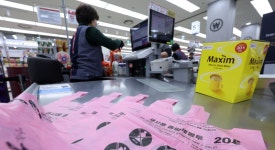 중동전쟁에 종량제봉투 판매 네 배로…음식포장재 가격도 올라