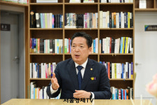 두 번 놓친 취임식, 세 번째는 주민 곁에서…김병내 민선9기 출범