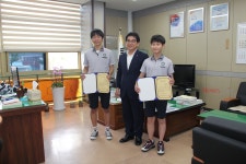 서귀포시교육지원청, 정의로운 시민성을 발휘한 서귀포중 학생에게 표창장 수여