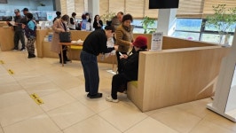 표선면, 4·3 동백꽃 배지 나눔 행사로 역사적 의미 되새겨