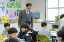김광수 제주도교육감, 서귀포 6개 초교 방학 중 현장점검