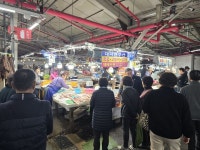 오순문 서귀포시장, 설 명절 새해 인사 위해 전통시장 방문