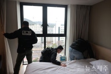 숙박업소 침대 뒤까지 점검…제주, 보이스피싱 중계기 차단 나섰다