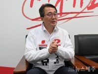 티넷제주지사 | [인터뷰] 문성유 제주도지사 후보 "관광 의존 경제 한계…제주 산업 체질 바꾸겠다"