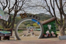 [트래블투데이] 문경새재도립공원 상춘객들로 붐비다