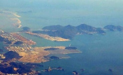 가덕도 신공항 기정사실화...보궐선거용 TK 발끈