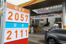 유류세 37% 인하 기름값 찔끔 반응···휘발유 11원·경유 7원↓