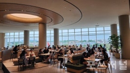 [르포] 롯데 타임빌라스 수원, 백화점·쇼핑몰 경계 허물고 강점만 더했다
