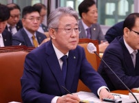 농협중앙회장 '셀프 연임 추진' 논란..윤준병 