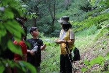 [밀착취재]산에서 놀며 공부 중입니다···숲을 읽고 보고 쓰는 아이들