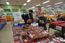 황준구 서울지역본부장, 관악농협 농산물백화점 방문