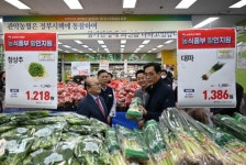 한 훈 차관, 관악농협 하나로마트 방문