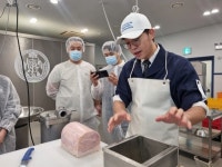 전통식육유통 | 한국바이에른식육학교 , 독일 마이스터로부터 직접 배우는 전통 육가공레시피