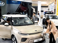 SUV·전기차 뜨고 젊은층 신차 안산다...급변하는 車 시장