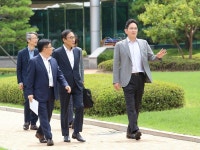 이재용 부회장, 현장 경영 첫 날 온양·천안 사업장 방문