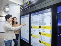 ‘지하철 지도를 앱처럼’...삼성전자, 서울 지하철 90개 역사에 스마트 사이니지 설치