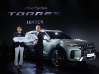 쌍용차, 협력사 진영전기에 ‘토레스 1호차’ 전달