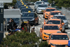 Incheon police to clamp down on illegal taxi and van drivers 