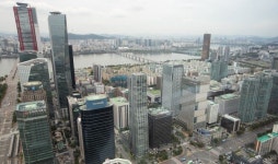 Securities firms eye overseas markets amid stock market slump