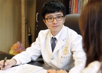 가을은 ‘탈모’의 계절? 탈모 의심된다면 놓치지 말아야 할 것들