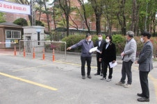 정윤경 도의원, 군포 신흥초등학교 통학로 민원 해결 위해 현장방문