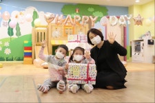 우리은행, 어린이날 맞아 직장어린이집에 선물 전달