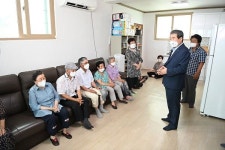 김충섭 김천시장, ‘폭염대비 무더위 쉼터 경로당’ 현장 방문!
