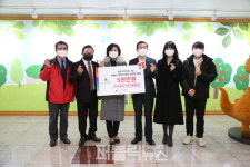 충북 아너 4호 박해수 충주시의원 부부 5천만원 기탁...통큰 기부