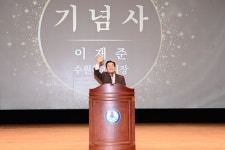 이재준 수원시장 노인들, 안정된 환경에서 살 수 있는 도시 만들겠다