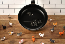 요리하는 고양이 김영란 대표, 요리의 즐거움 더하는  라블후라이팬