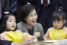 유은혜·박용진·조희연, 서울 공영형 유치원 방문