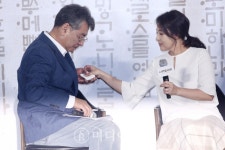 [포토] 조철현 감독, 글 읽지 못한 어머니 생각에 흐르는 눈물