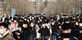 [포토] 연세대 2021학년도 논술시험 마친 수험생들