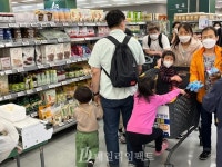 [르포] 거리두기 해제 첫 주말...마트도 홍대도 인산인해