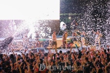 [르포] 3년 만의 전남 대표축제...정남진 장흥 물축제