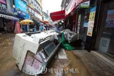 [포토] 기록적인 폭우로 침수 피해 입은 남성사계시장