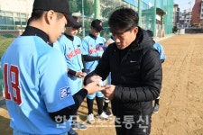 KBO 은퇴레전드 재능기부 행렬 … 이만수‧조용준 상인천중학교 방문