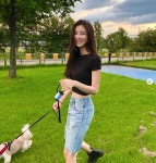 김윤지, 반려견과 여유로운 한강 산책 너만 행복하다면야