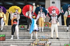 신개념 탈(脫)극장 공연 프로젝트...정원의 디저트 - 이상한 코로나라의 앨리스